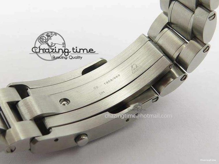 0429 Efficient Speedmaster JHF SS Snoopy Award 45th Anniversary White dial On SS Bracelet 8239